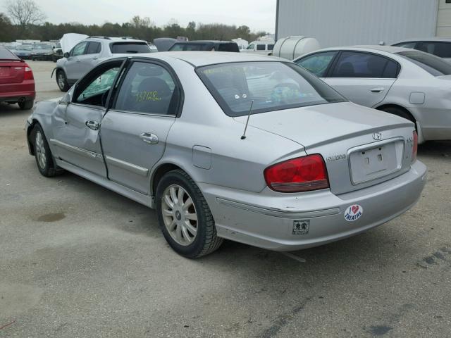 KMHWF35H14A939498 - 2004 HYUNDAI SONATA GLS SILVER photo 3