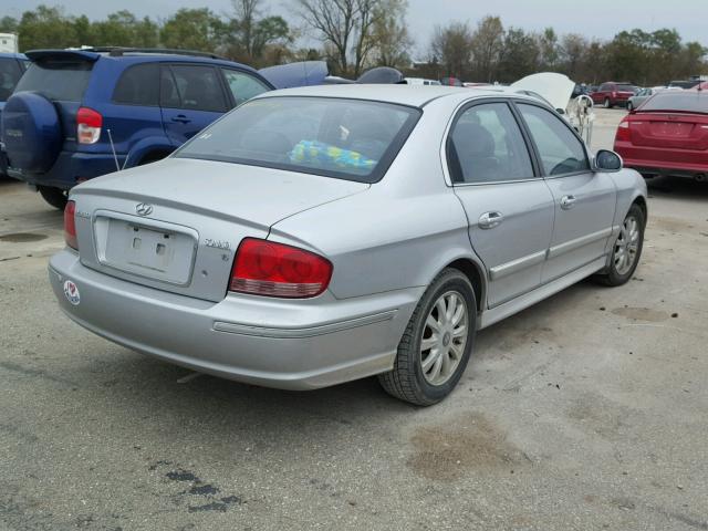 KMHWF35H14A939498 - 2004 HYUNDAI SONATA GLS SILVER photo 4