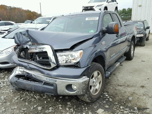 5TFUY5F18AX102291 - 2010 TOYOTA TUNDRA DOU GRAY photo 2