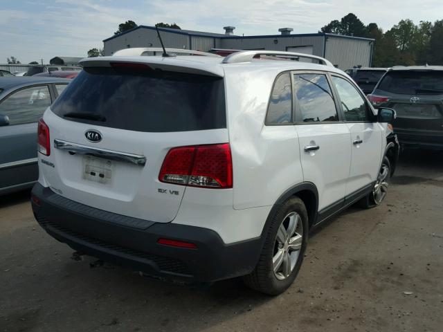 5XYKU4A20DG377819 - 2013 KIA SORENTO EX WHITE photo 4