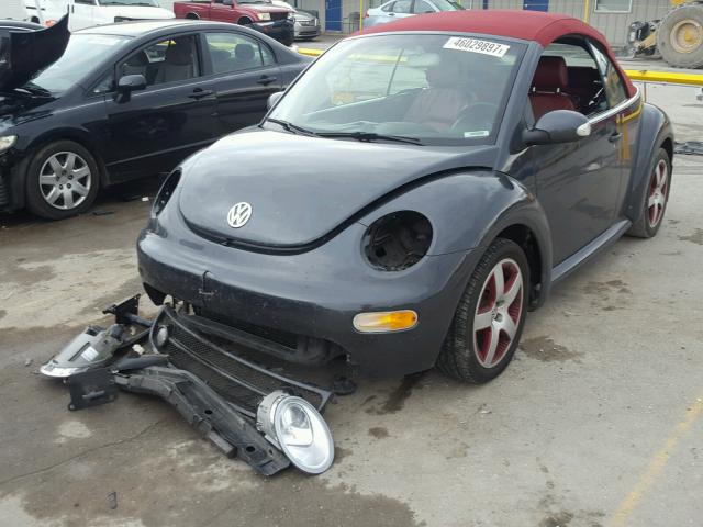 3VWCM31Y65M352038 - 2005 VOLKSWAGEN NEW BEETLE ნაცრისფერი ფოტო 2
