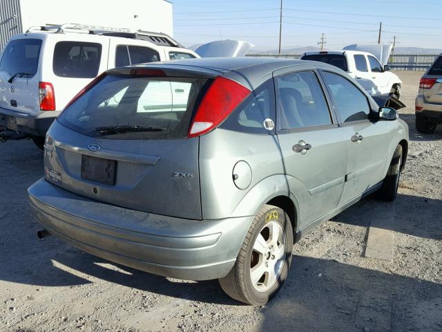 3FAFP37N85R135538 - 2005 FORD FOCUS ZX5 GREEN photo 4