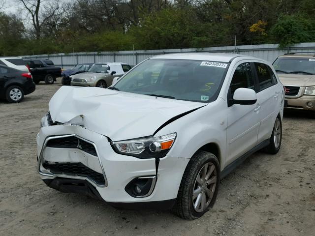 4A4AR3AU5EE028439 - 2014 MITSUBISHI OUTLANDER WHITE photo 2