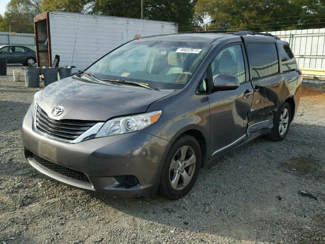 5TDKK3DC0DS310127 - 2013 TOYOTA SIENNA LE GRAY photo 2