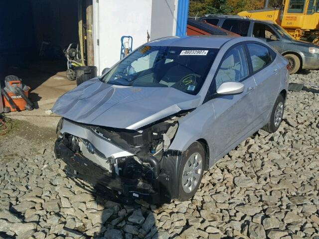 KMHCT4AE1GU070689 - 2016 HYUNDAI ACCENT SE SILVER photo 2