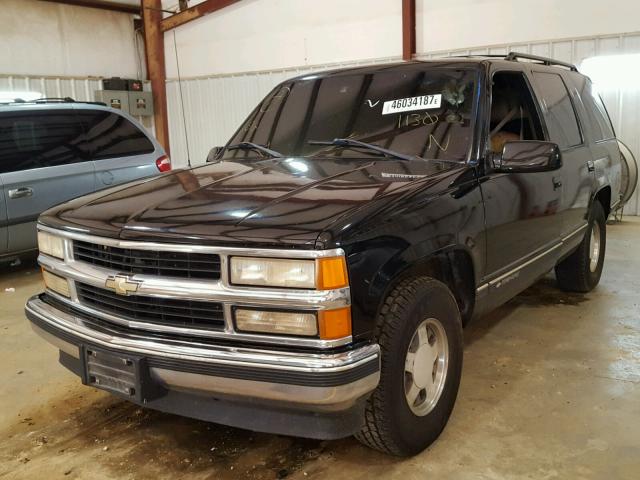 1GNEC13R1WJ331130 - 1998 CHEVROLET TAHOE C150 BLACK photo 2