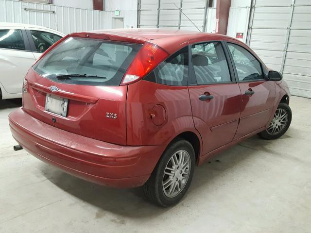 3FAFP37344R104963 - 2004 FORD FOCUS ZX5 RED photo 4