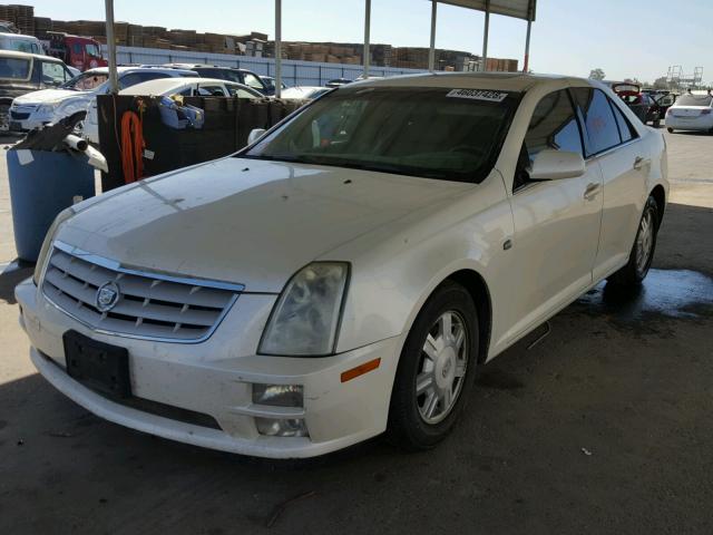 1G6DW677650215706 - 2005 CADILLAC STS WHITE photo 2