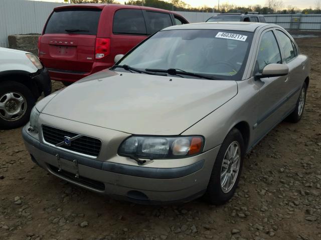 YV1RS64A942413837 - 2004 VOLVO S60 BEIGE photo 2