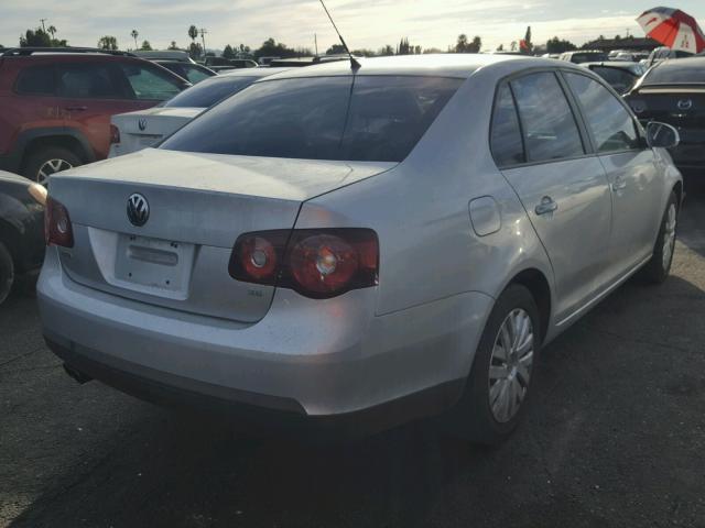 3VWJX7AJ6AM009135 - 2010 VOLKSWAGEN JETTA S SILVER photo 4