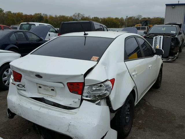 KNAFU4A21D5685766 - 2013 KIA FORTE WHITE photo 4