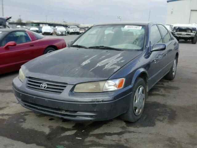 JT2BF28K3W0138481 - 1998 TOYOTA CAMRY LE GRAY photo 2