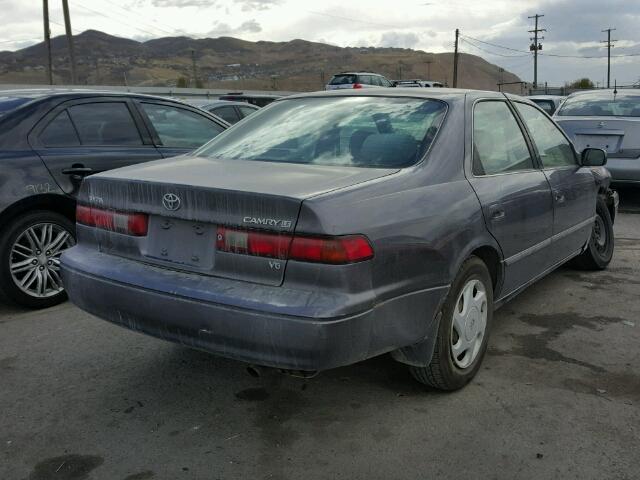 JT2BF28K3W0138481 - 1998 TOYOTA CAMRY LE GRAY photo 4