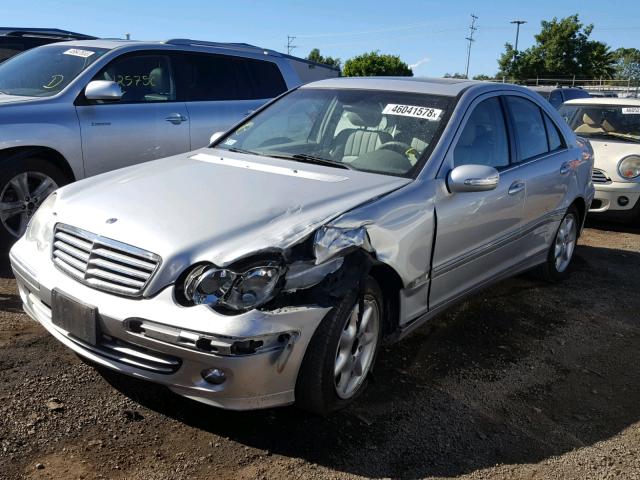 WDBRF61J15F566705 - 2005 MERCEDES-BENZ C 240 SILVER photo 2