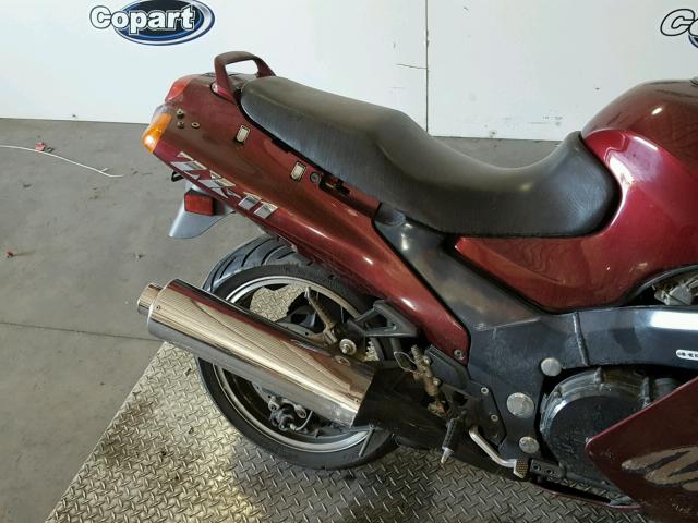 JKAZXBD131B513115 - 2001 KAWASAKI ZX1100 D MAROON photo 6