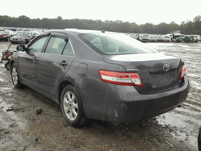 4T4BF3EK0BR185764 - 2011 TOYOTA CAMRY BASE 灰色 照片 3