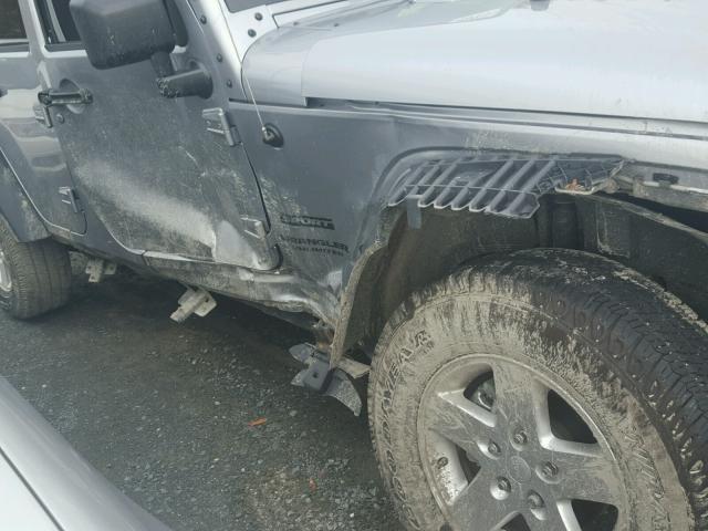 1C4BJWDG6GL171974 - 2016 JEEP WRANGLER U BLACK photo 9