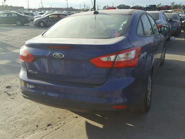 1FAHP3E20CL236568 - 2012 FORD FOCUS S BLUE photo 4