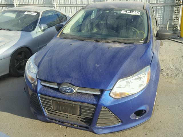 1FAHP3E20CL236568 - 2012 FORD FOCUS S BLUE photo 9