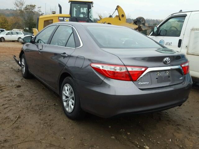 4T1BF1FK8HU803399 - 2017 TOYOTA CAMRY LE GRAY photo 3