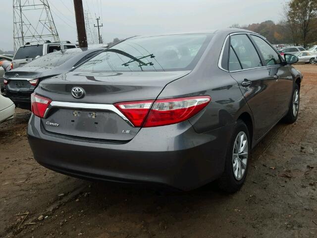 4T1BF1FK8HU803399 - 2017 TOYOTA CAMRY LE 灰色 照片 4