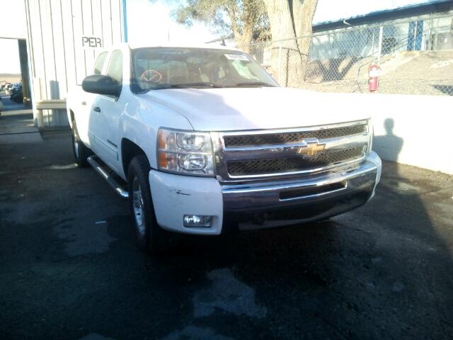 3GCPKSE36BG394190 - 2011 CHEVROLET SILVERADO WHITE photo 1