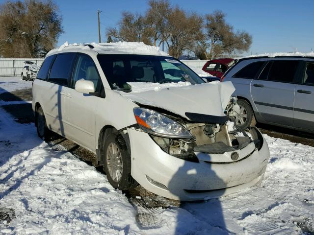 5TDDK4CC5AS029663 - 2010 TOYOTA SIENNA XLE WHITE photo 1