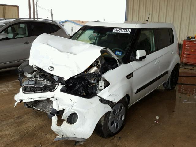 KNDJT2A59D7516307 - 2013 KIA SOUL WHITE photo 2