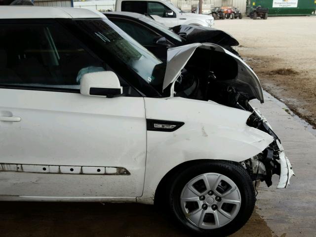 KNDJT2A59D7516307 - 2013 KIA SOUL WHITE photo 9