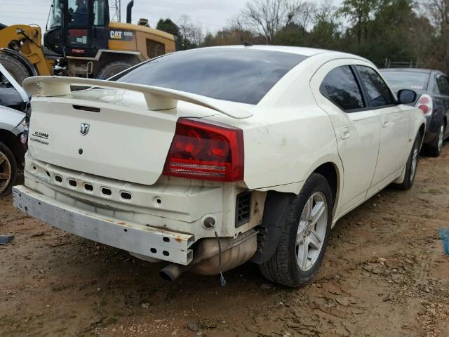 2B3KA43GX8H239800 - 2008 DODGE CHARGER WHITE photo 4