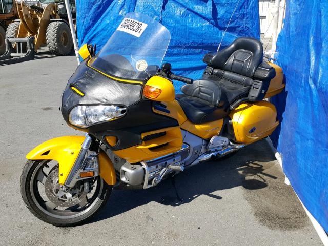 1HFSC47012A108305 - 2002 HONDA GL1800 YELLOW photo 2