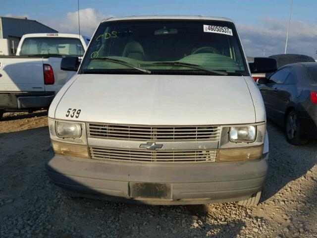 1GCDM19W0YB181510 - 2000 CHEVROLET ASTRO WHITE photo 9