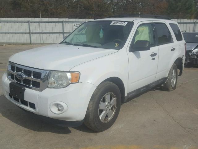 1FMCU03729KA60269 - 2009 FORD ESCAPE XLT WHITE photo 2