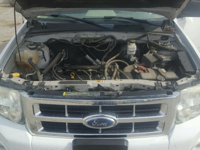 1FMCU03729KA60269 - 2009 FORD ESCAPE XLT WHITE photo 7