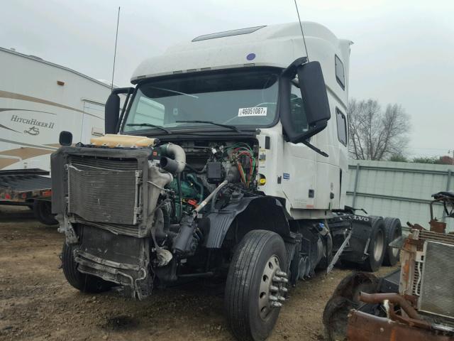 4V4NC9EHXHN974247 - 2017 VOLVO VN VNL WHITE photo 2