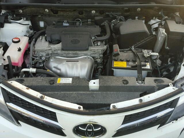 JTMZFREV3FD077879 - 2015 TOYOTA RAV4 白色 照片 7