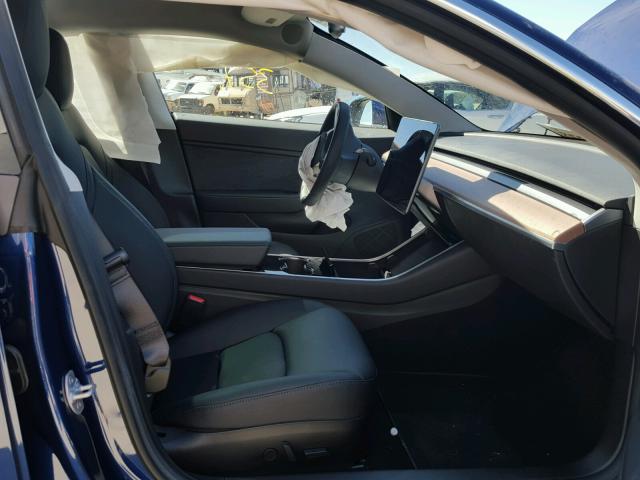 5YJ3E1EA4JF076703 - 2018 TESLA MODEL 3 أزرق صورة 5