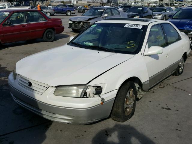 JT2BG28K5X0346652 - 1999 TOYOTA CAMRY WHITE photo 2