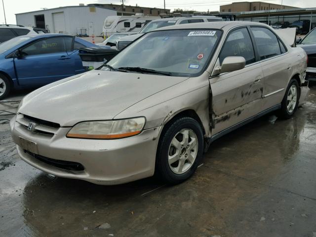 1HGCG5672YA042770 - 2000 HONDA ACCORD SE TAN photo 2