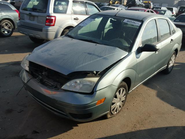 1FAFP34N85W116456 - 2005 FORD FOCUS ZX4 GREEN photo 2