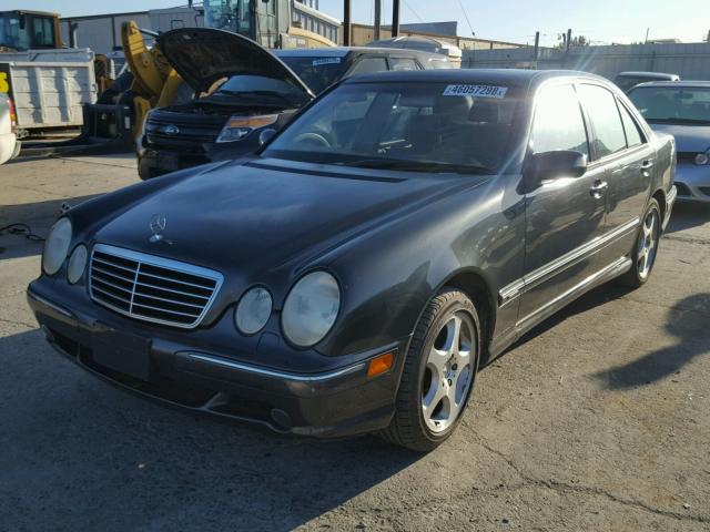 WDBJF70J7YB152327 - 2000 MERCEDES-BENZ E 430 BLACK photo 2