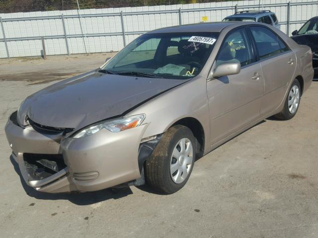 4T1BE32K12U054926 - 2002 TOYOTA CAMRY LE GOLD photo 2