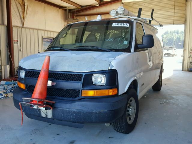 1GCGG25V161241692 - 2006 CHEVROLET EXPRESS G2 WHITE photo 2