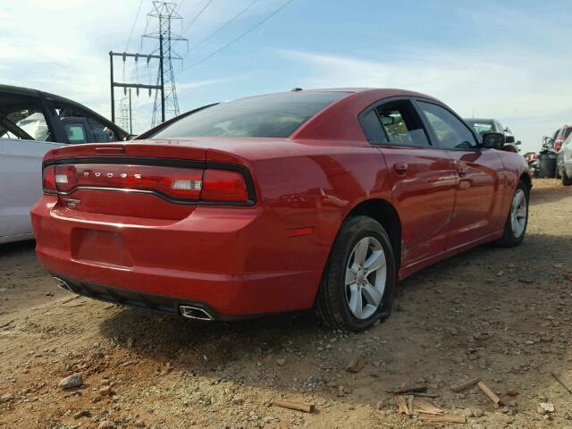 2C3CDXBG1DH571703 - 2013 DODGE CHARGER SE RED photo 4