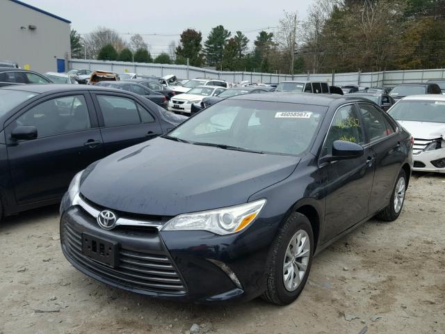 4T1BF1FK6HU665328 - 2017 TOYOTA CAMRY LE შავი ფოტო 2