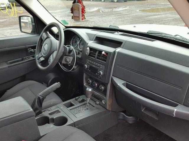 1J4PN2GK6BW586393 - 2011 JEEP LIBERTY SP SILVER photo 5