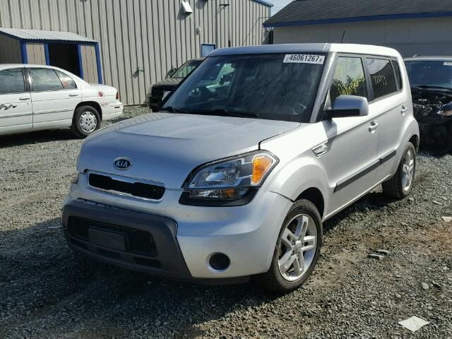 KNDJT2A2XB7275716 - 2011 KIA SOUL SILVER photo 2