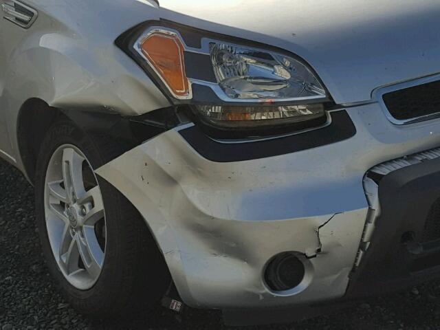 KNDJT2A2XB7275716 - 2011 KIA SOUL SILVER photo 9