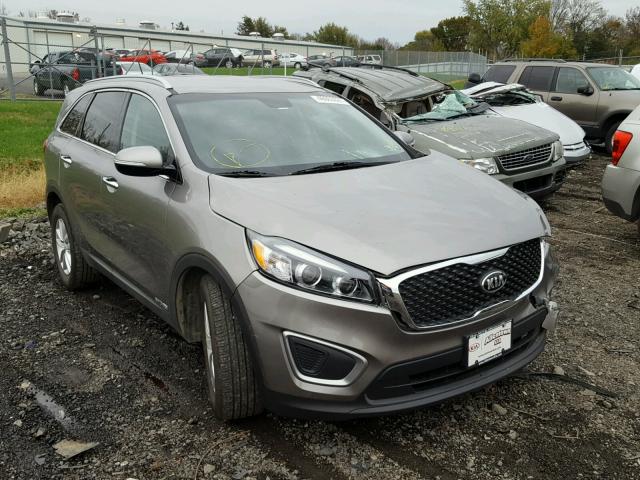 5XYPGDA57HG192518 - 2017 KIA SORENTO LX GRAY photo 1