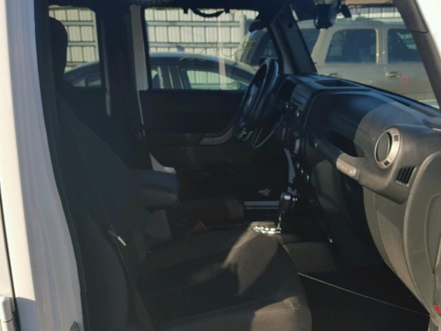 1C4BJWDG3FL626620 - 2015 JEEP WRANGLER U WHITE photo 5